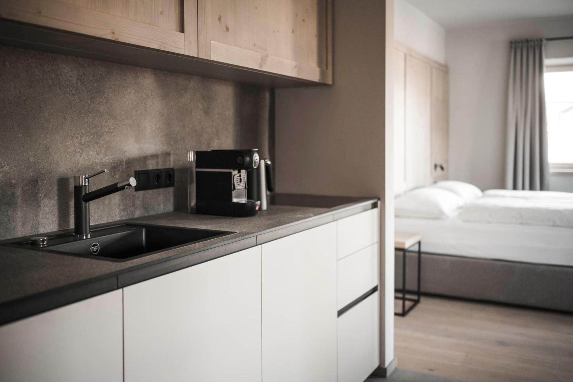 Hofergut Suites & Apartments ริสโคเน ภายนอก รูปภาพ